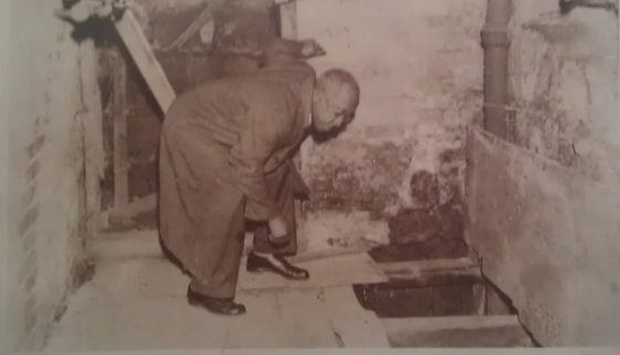 Photo of False Floor in 70 Warren Street (Newark Sunday Call Oct 3, 1937)